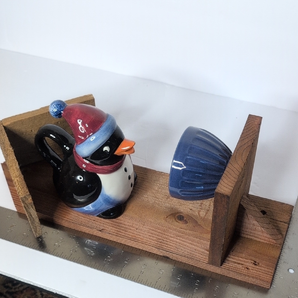 Rustic Wooden Handmade Bird Feeder Penguin With The Birds - Picture 5 of 15